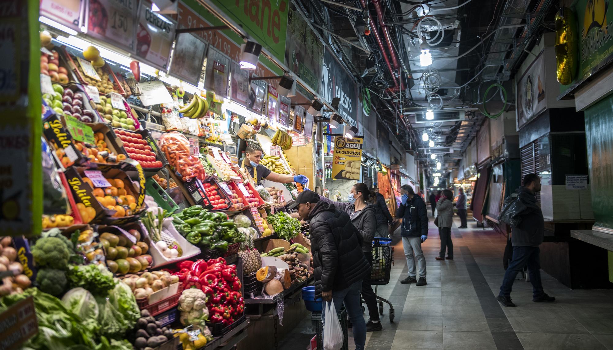 Mercado Maravillas, la cercanía del comercio tradicional no para durante el estado de alarma - 3
